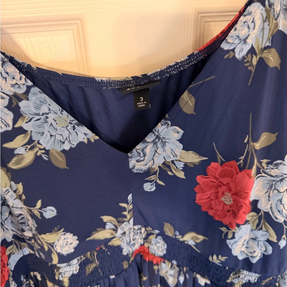 Torrid Navy Floral blouse with Red Accents 3x - Picture 4 of 5